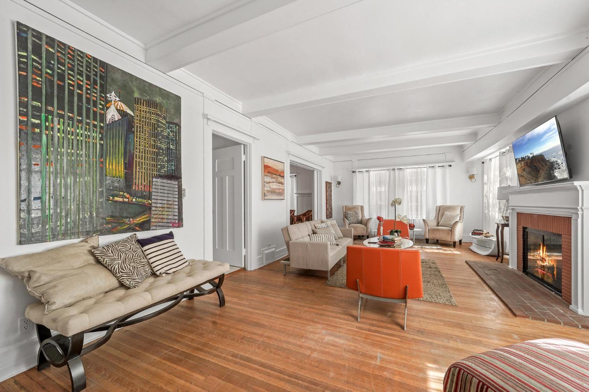 Spacious Chic 5 Bedroom Perfect For Large Group With Parking Сasa de vacaciones